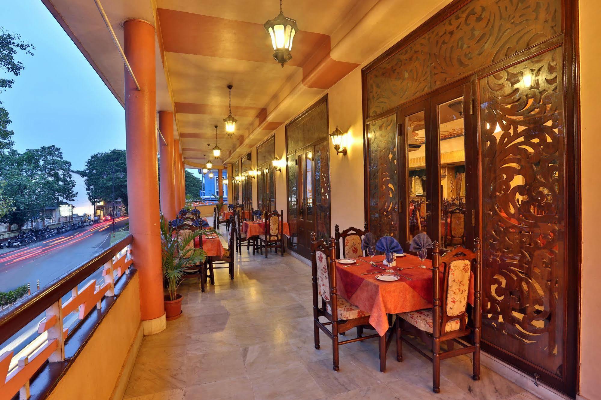 Hotel Mandovi Panaji Exterior photo